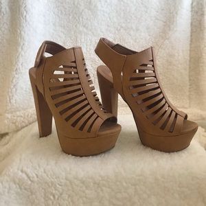 Tan heel